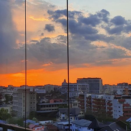 Lovely Apartment With City View Bukares Bagian luar foto