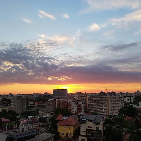 Lovely Apartment With City View Bukares Bagian luar foto