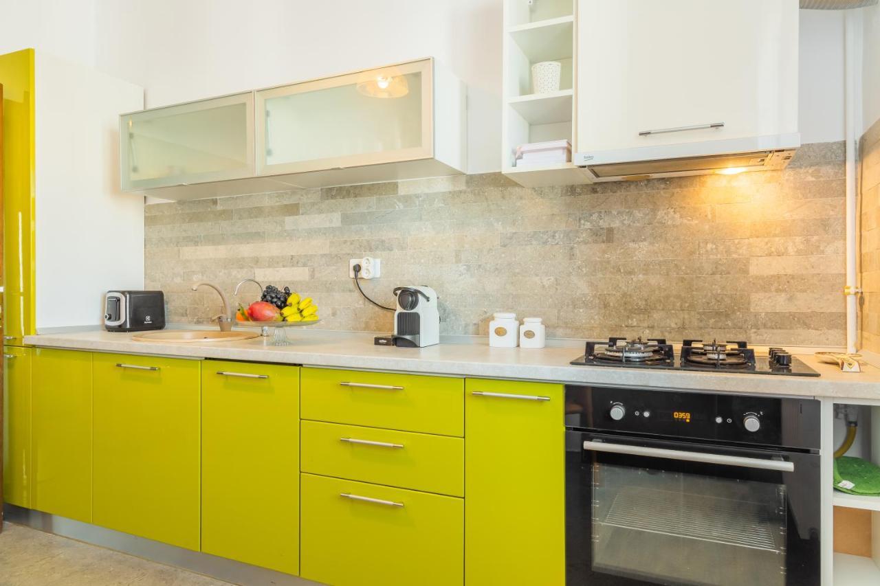 Lovely Apartment With City View Bukares Bagian luar foto