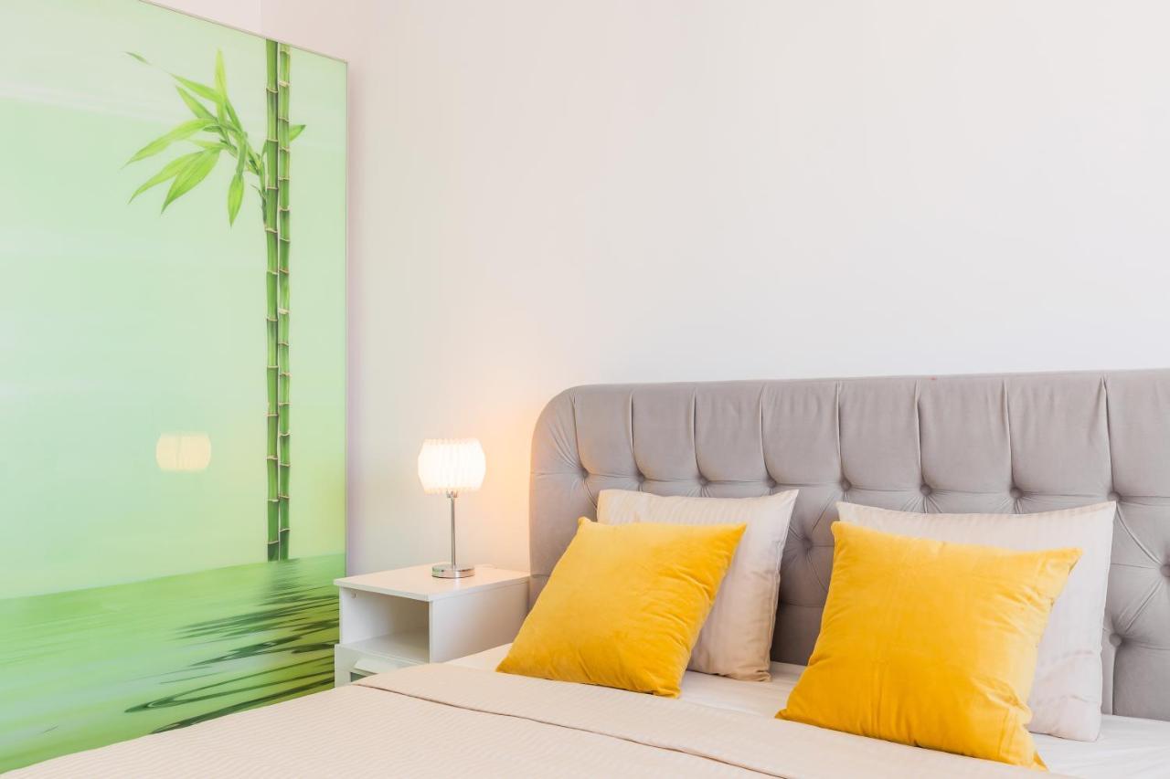 Lovely Apartment With City View Bukares Bagian luar foto