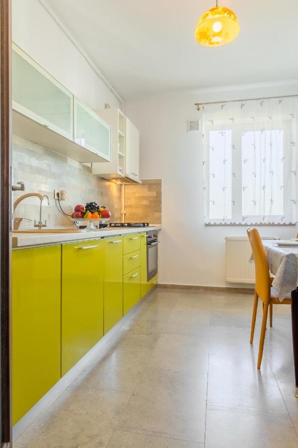 Lovely Apartment With City View Bukares Bagian luar foto
