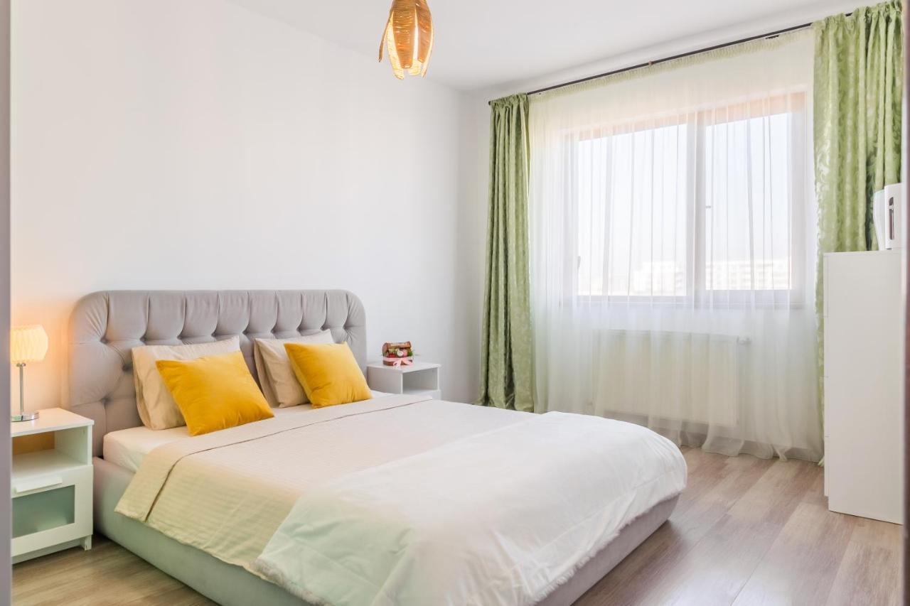 Lovely Apartment With City View Bukares Bagian luar foto